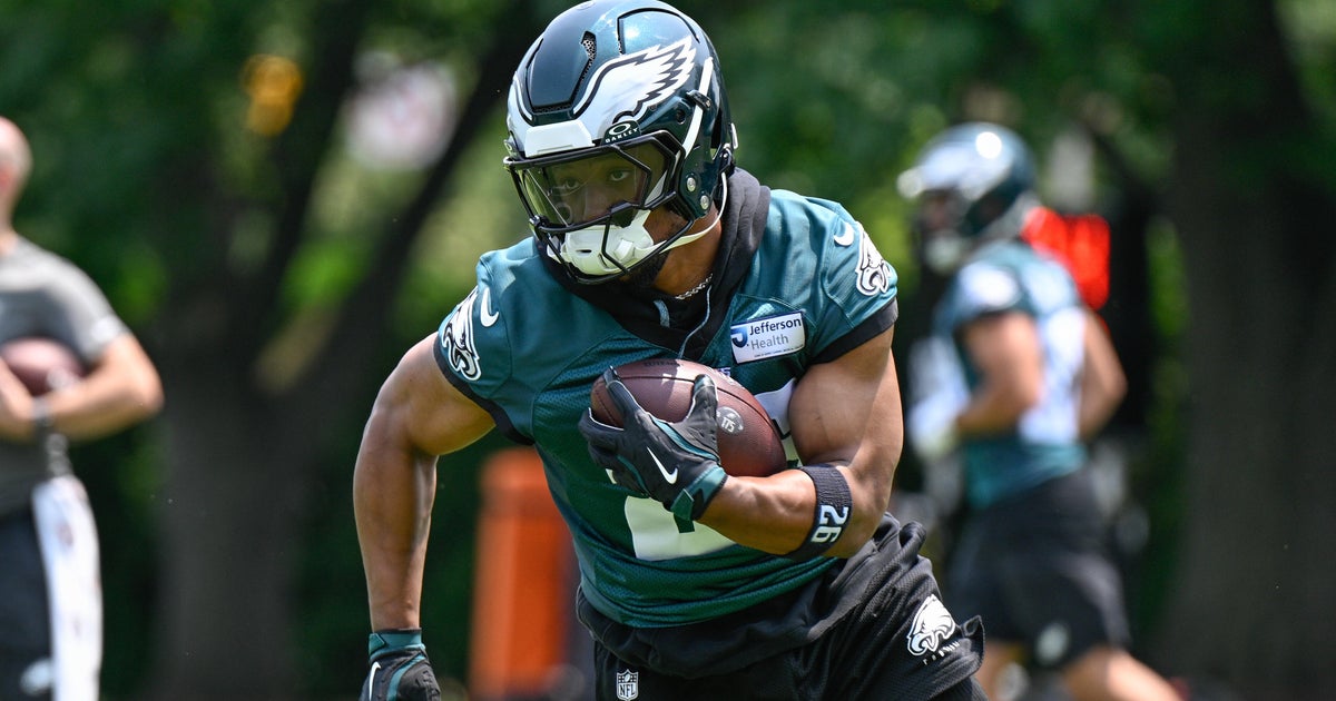 AP names Eagles' Saquon Barkley as NFL's top running back after record-setting season