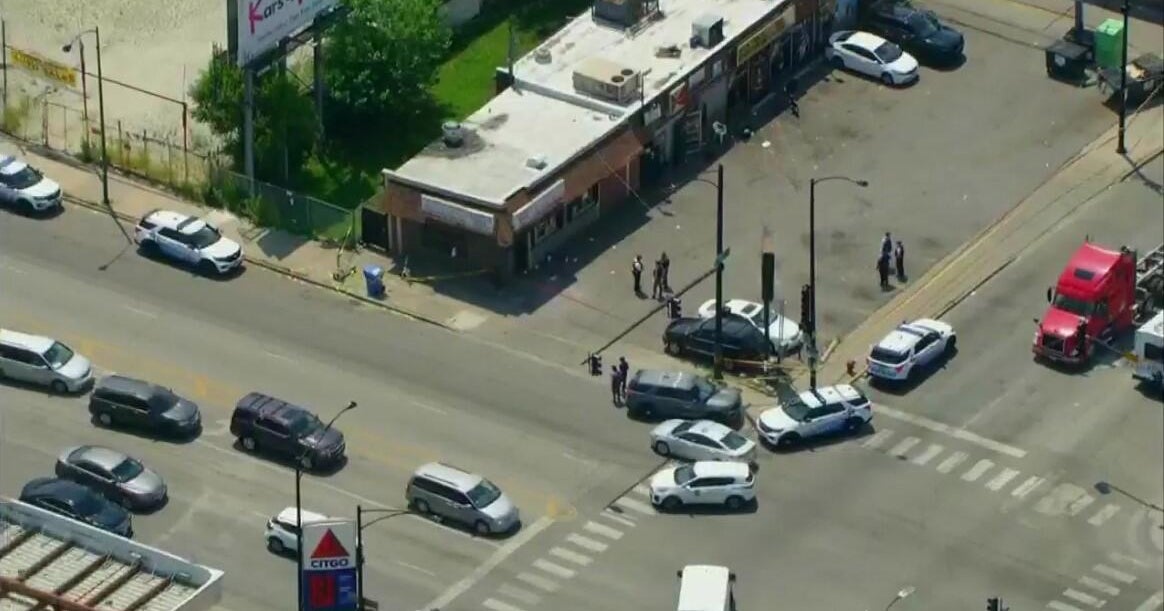 4 men wounded in mass shooting on South Side of Chicago