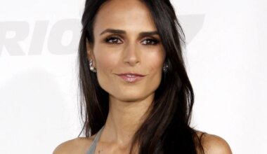 Jordana Brewster In Bikini Top Does Ab Workout On Instagram — Celebwell