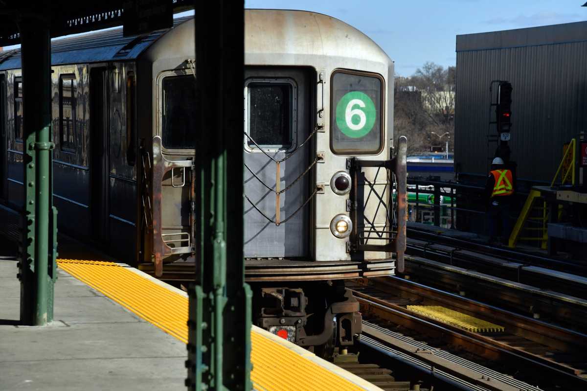 Suspect who viciously slashed 6 train conductor in the Bronx due in court Wednesday