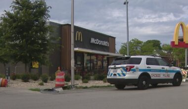2 armed masked men rob McDonald's restaurant in Lincoln Square