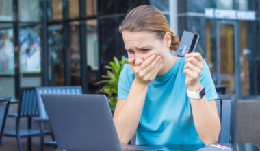 upset woman at laptop