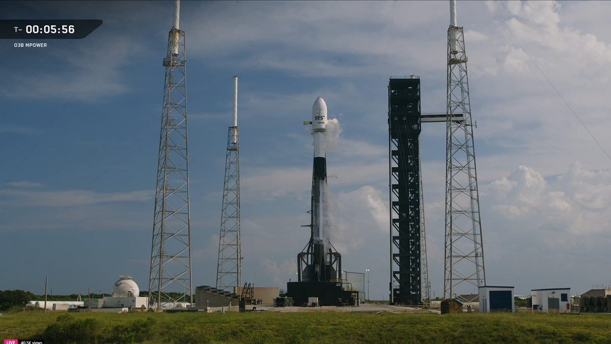 ﻿SpaceX scrub launch of SES O3b mPOWER mission Monday evening