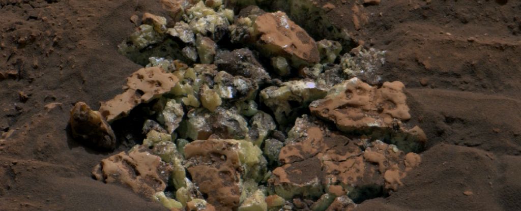 Curiosity Cracked Open a Rock on Mars And Discovered a Huge Surprise : ScienceAlert