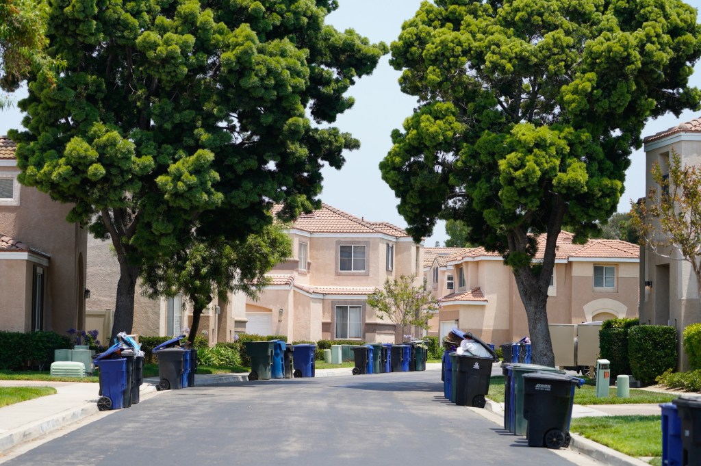 Republic Services trash haulers return to work in Chula Vista – San Diego Union-Tribune
