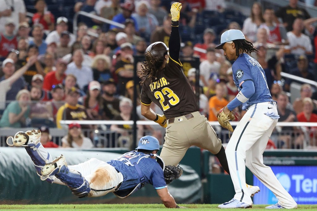 Padres blow chances (again) in loss to Nationals