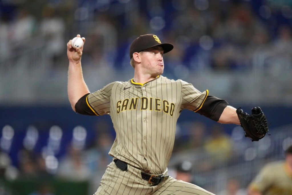 Padres' ninth-inning rally falls short, Marlins even series