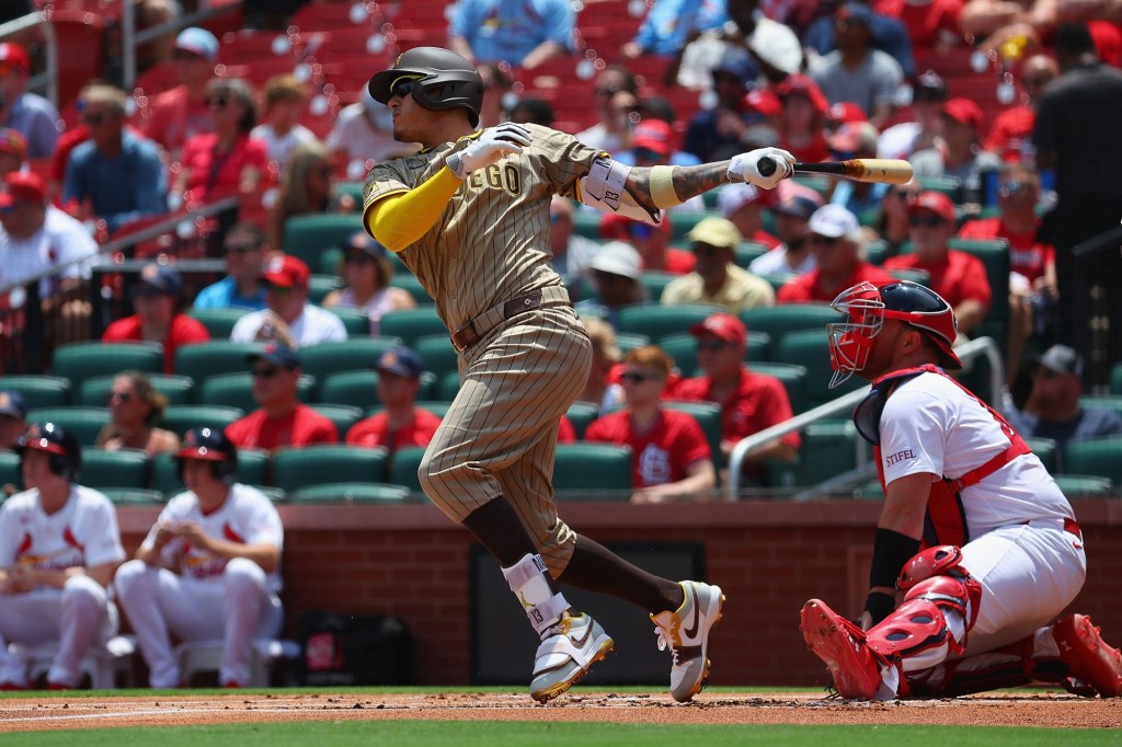 Padres pound Cardinals to finish 10-game trip even