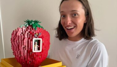 Swiatek's one-of-a-kind gift for Wimbledon win: A LEGO strawberry