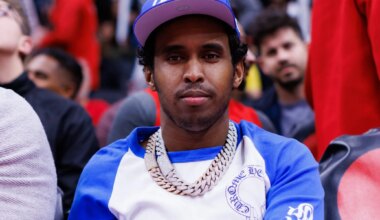 Top5 All Smiles In Paris Days After Being Stabbed