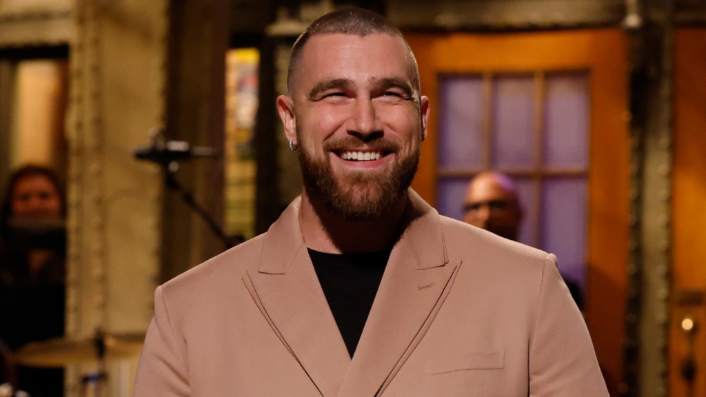 Travis Kelce Says 'SNL' Table Read Was A "F***ed Situation" Because He "Can't Really Read That Well"