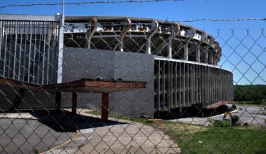 Trump threatens to derail Washington Commanders' new stadium deal over team name : NPR