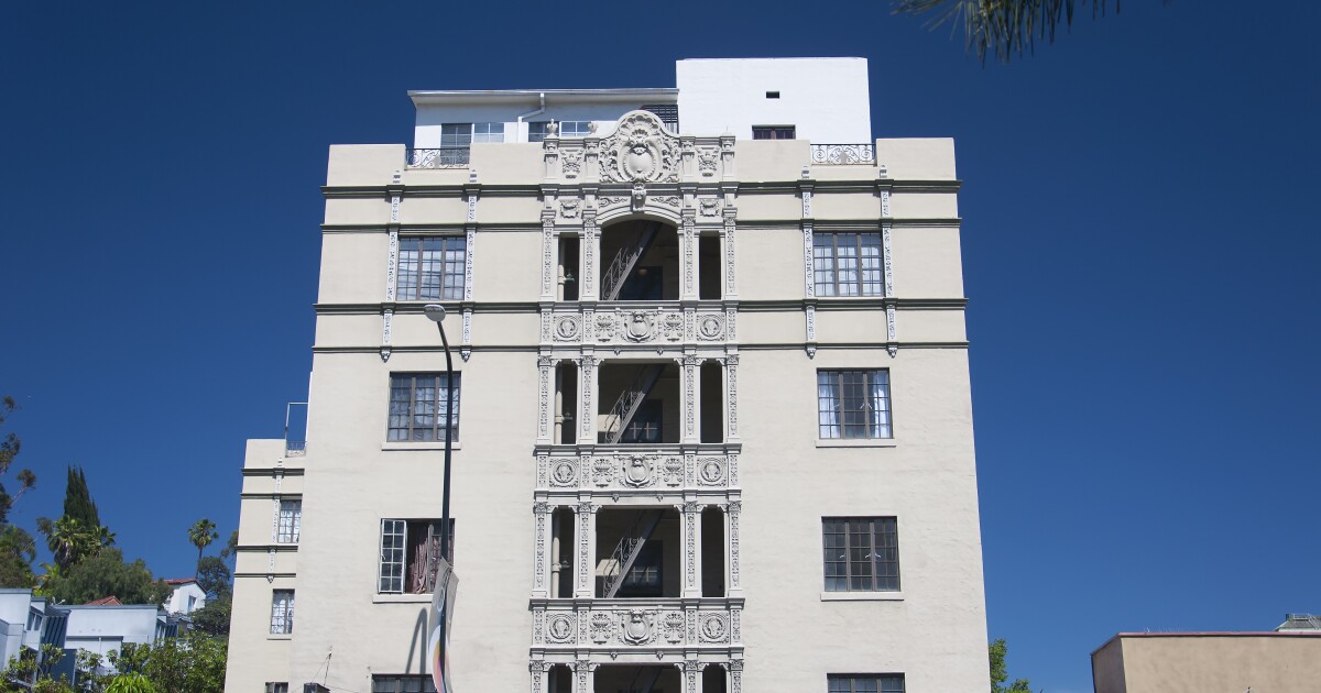 LA County renters without AC swelter in heat waves with little recourse, study finds. That might change