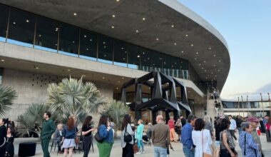 ‘Amoeba monster,’ ‘elegant,’ ‘bunker,’ ‘futurist’: Angelenos react to the new LACMA building