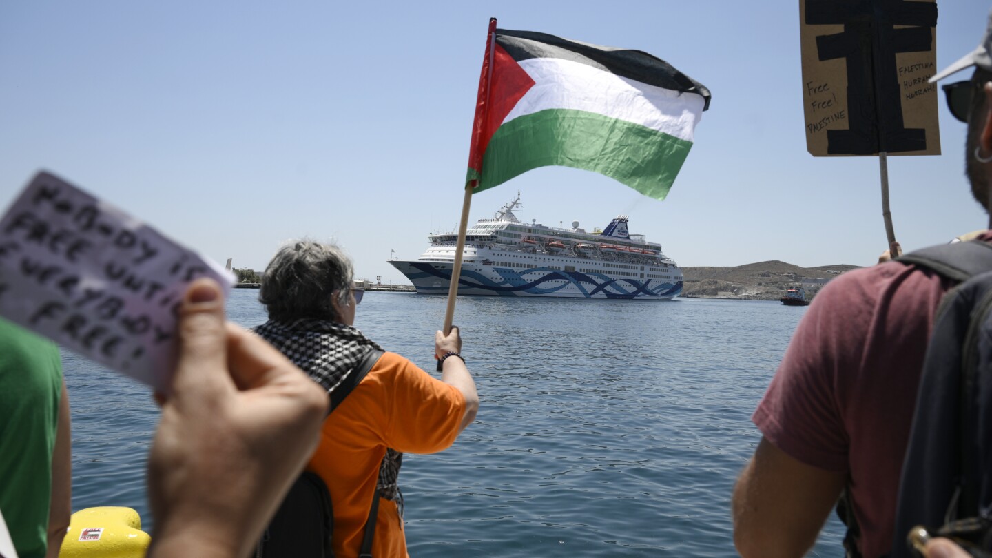 Gaza protest on Greek island stops Israeli visitors from touring Syros