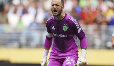 Sounders goalkeeper Stefan Frei driven away by ambulance after injury