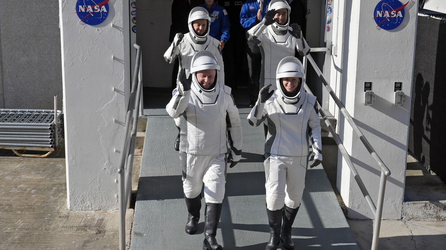 SpaceX calls off astronaut launch after clouds rolled in