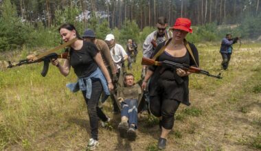 Russian agents suspected of killing Ukrainian officer shot dead