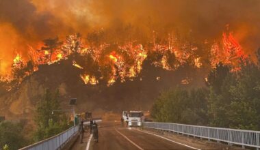 Turkey wildfires spread along Mediterranean coast