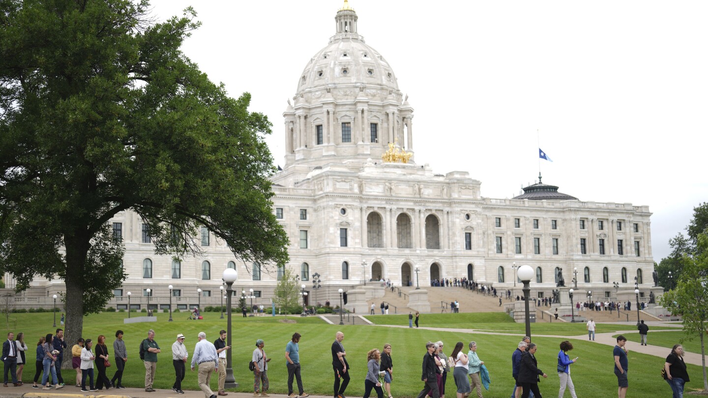 Naked man with mental health issues found in Minnesota State Capitol