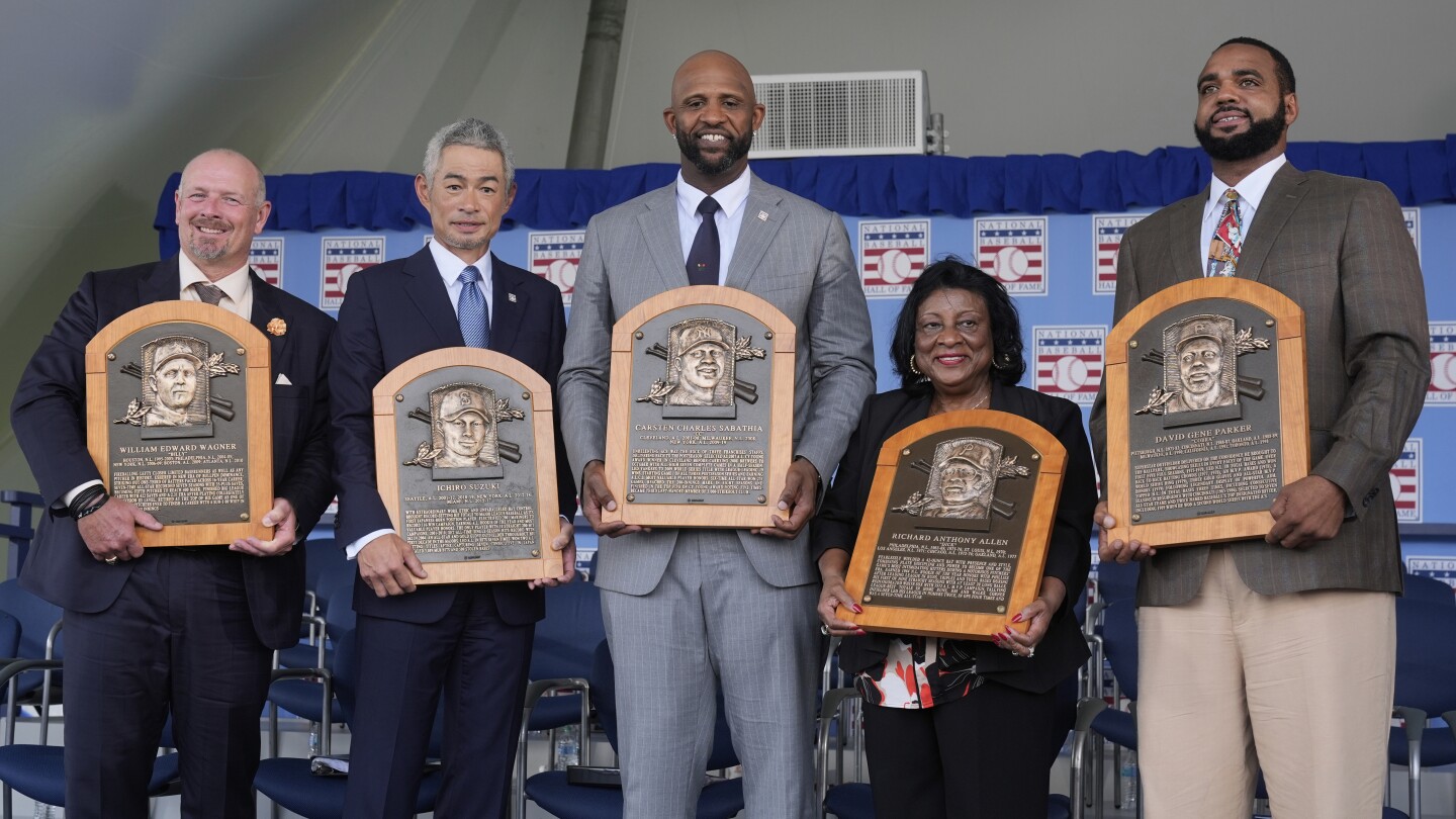 Ichiro Suzuki adds humorous touches to Hall of Fame induction ceremonies