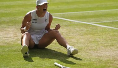 Swiatek defeats Anisimova 6-0, 6-0 for first Wimbledon title