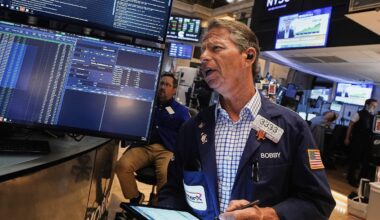Wall Street notches its 3rd winning week in the last 4