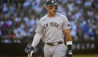 Aaron Judge hit in face by toss from teammate Anthony Volpe