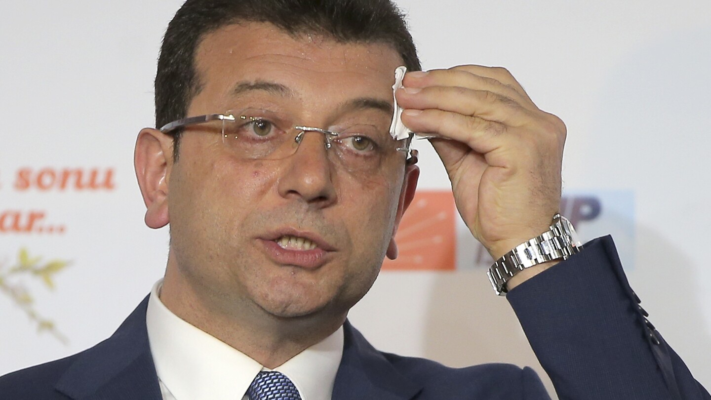 3 mayors arrested in southern Turkey as part of crackdown on opposition