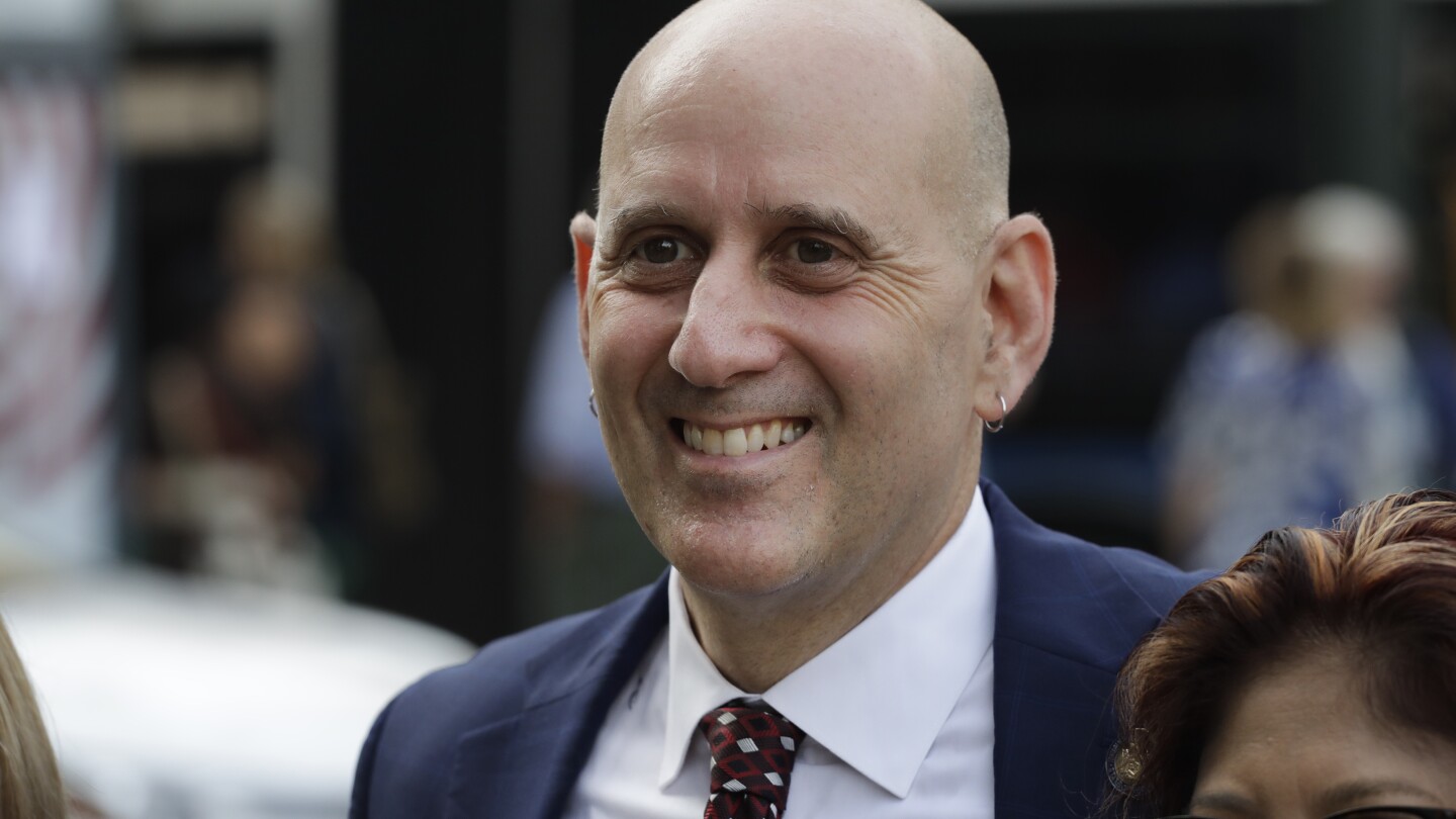 Harvey Epstein defeats Anthony Weiner in NYC Council primary