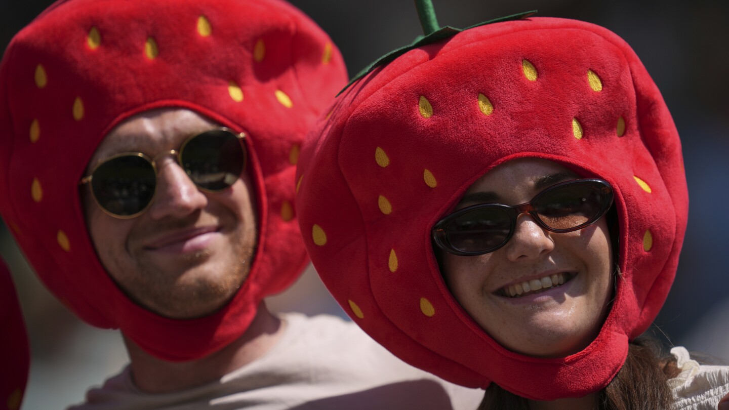Wimbledon: Iga Swiatek hails strawberries and pasta dish