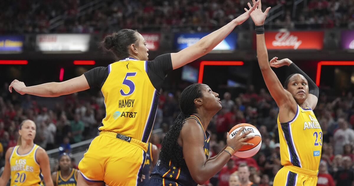 Sparks use late rally to defeat Fever, end two-game losing streak