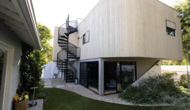 Surprising Venice ADU serves as office, guest suite and movie theater