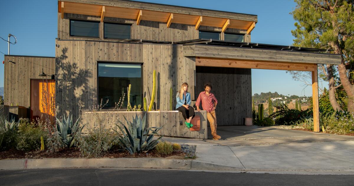 Couple designs and builds home on vacant Los Angeles hillside