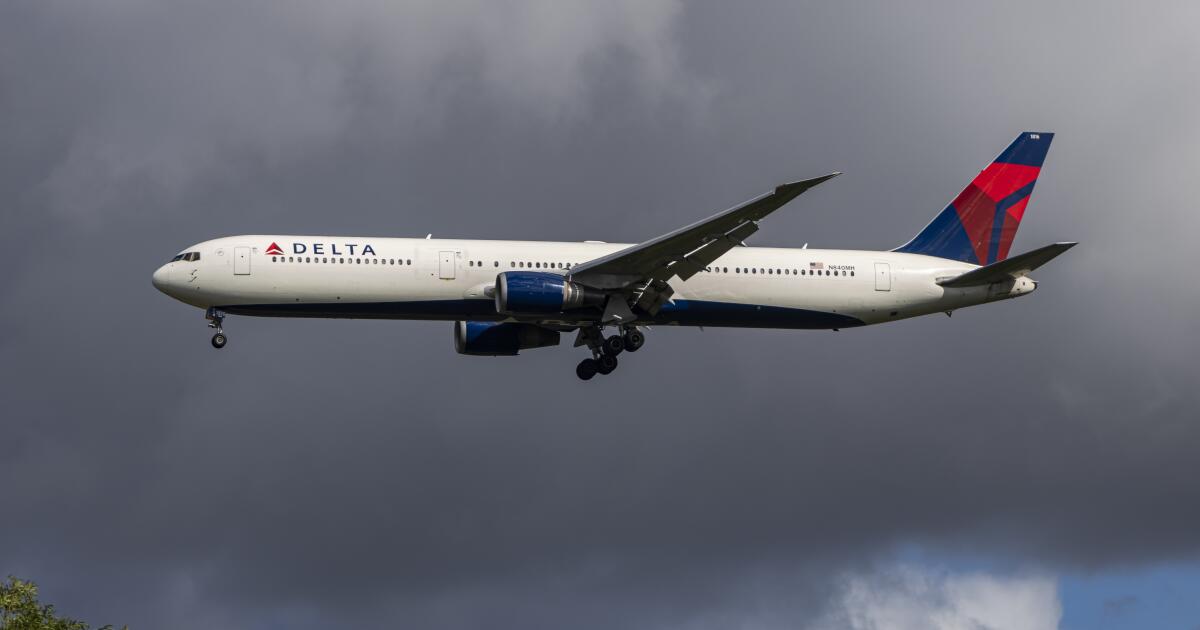 Flames from Delta engine caught on video; jet lands safely at LAX