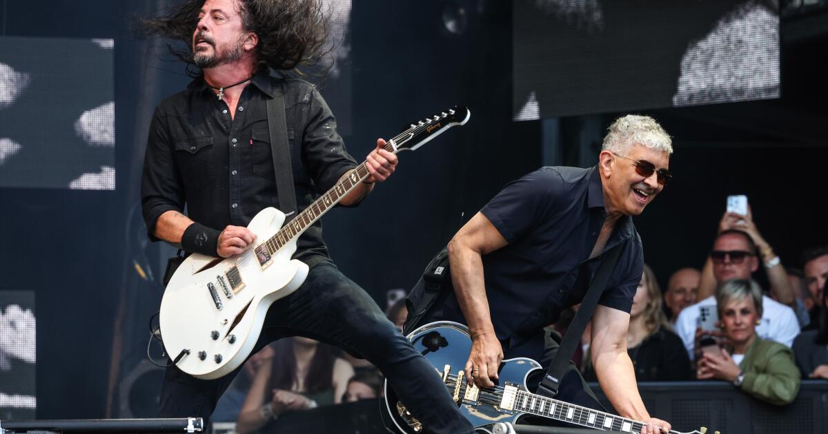 Foo Fighters mark 30th anniversary of band's debut