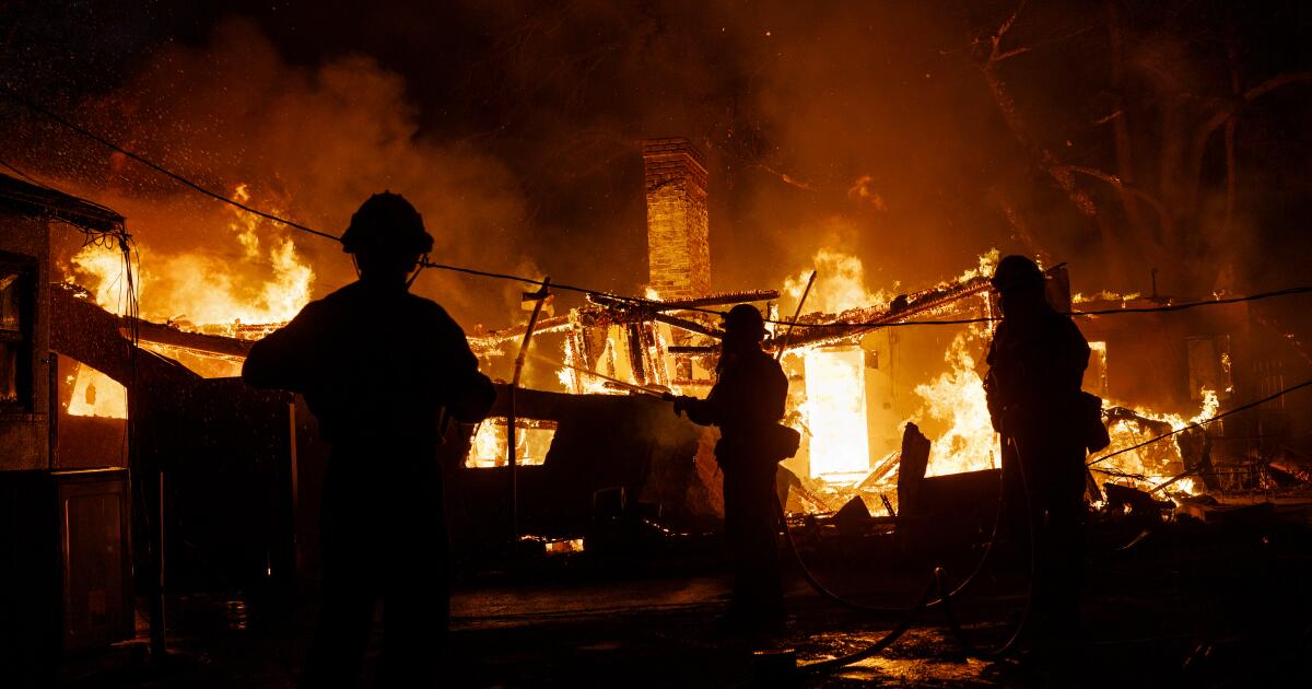 Altadena residents are reluctant to sue L.A. County over botched evacuations during Eaton fire. Here's why