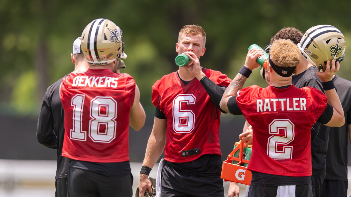 Foster Moreau: Saints starting quarterback job is anyone's job for the taking
