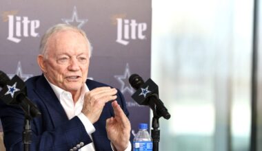 Dallas Cowboys training camp: Jerry Jones’ comments on contracts out of touch