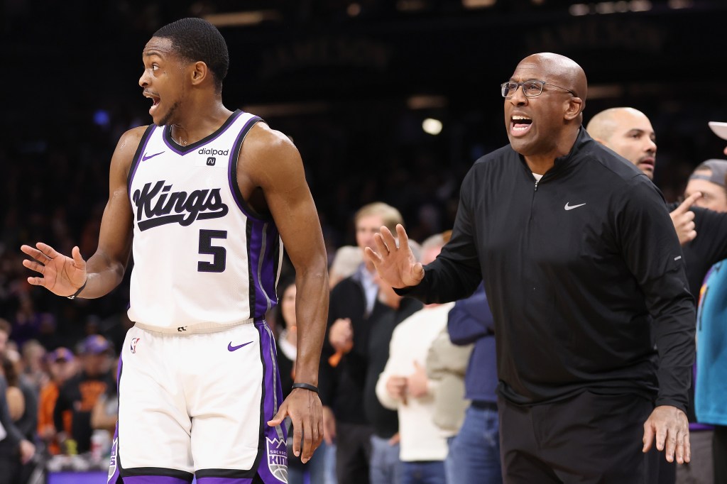 Sacramento Kings coach Mike Brown and De'Aaron Fox react during a game.