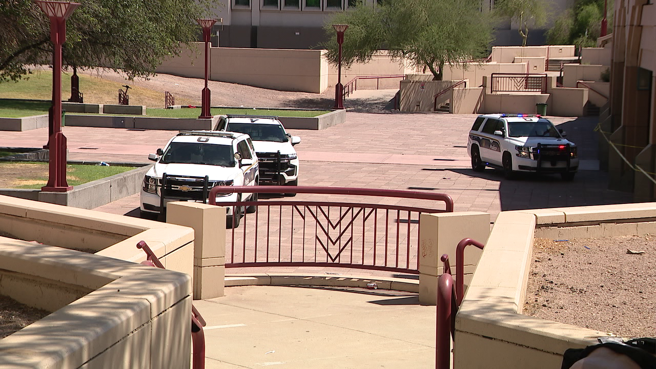 Phoenix shooting victim walks into library for help, PD says
