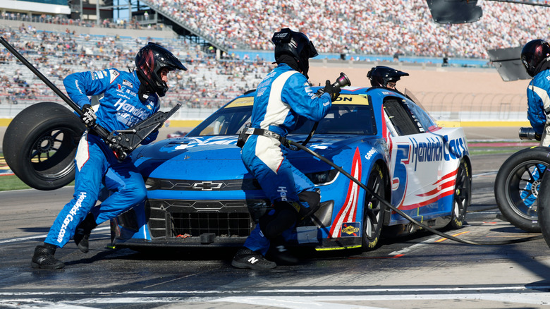 A 2024 Kyle Larson pit stop at Las Vegas.
