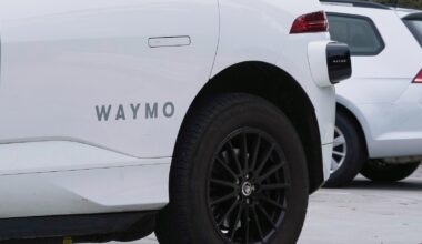 Waymo to dispatch robotaxis in Dallas next year
