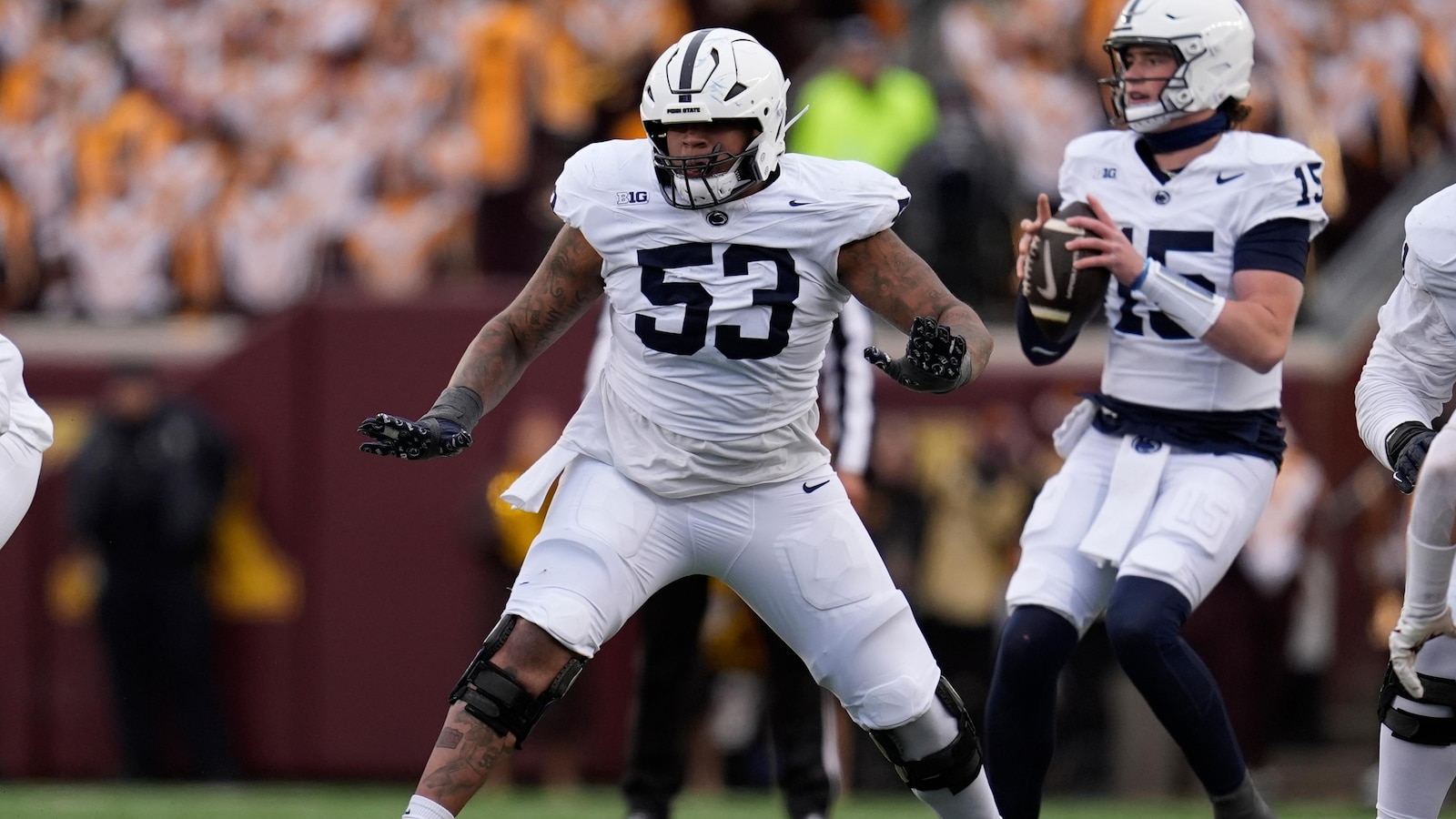 Trump signs order to clarify college athletes' employment status amid NIL chaos