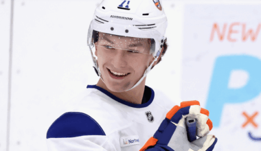 Schaefer suits up for Islanders for 1st time in front of sold-out crowd