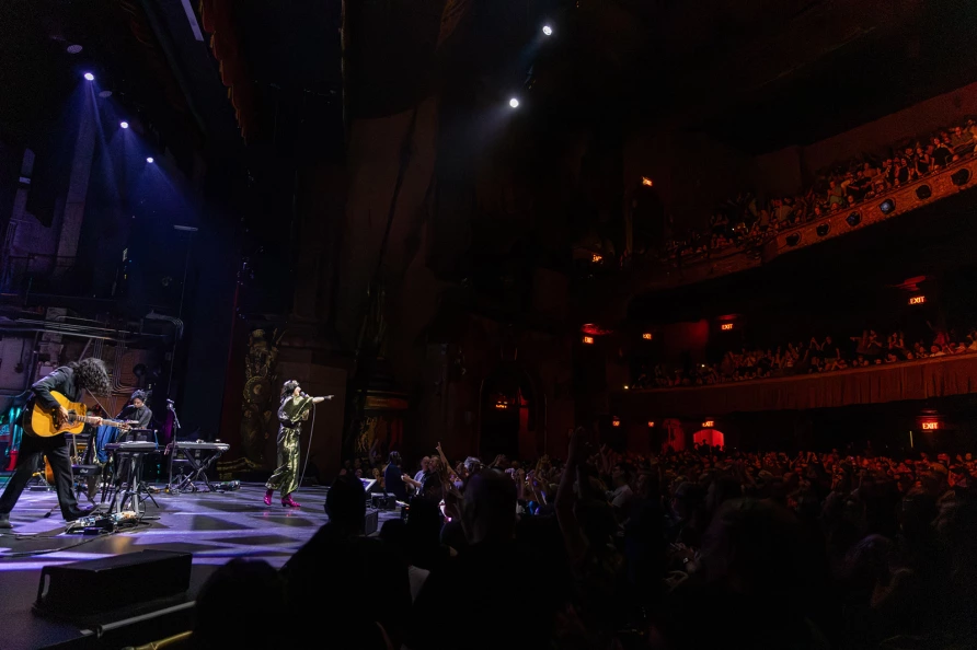 Yeah Yeah Yeahs at Beacon Theatre