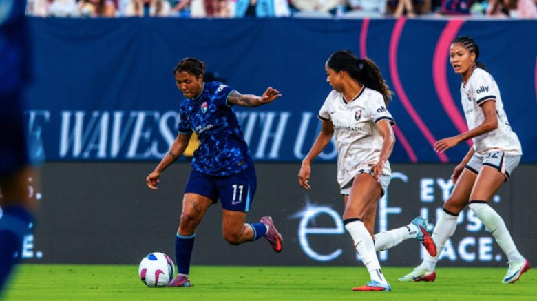 SD Wave midfielder Gia Corley in action.