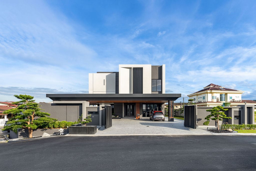 Home tour: Modern villa design with 6 bedrooms in Bidor, Perak