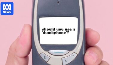 Smartphones affect young people's mental health so are dumbphones the answer?