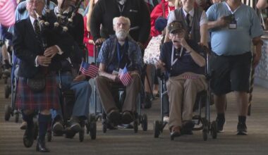 Phoenix veterans, local students fly to National WWII Museum in New Orleans